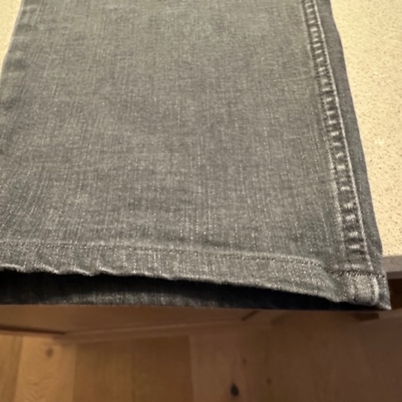 Banana Republic Men's Gray Athletic Tapered Leg  38x32 Jeans-EUC Senim - Picture 3 of 8